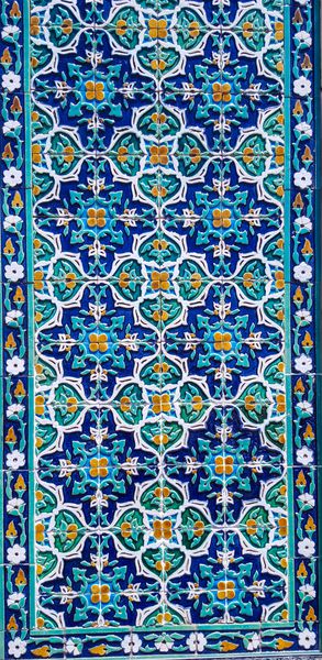 الگوی سنتی ازبک روی دیوار مسجد