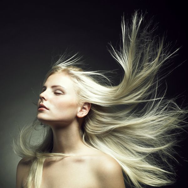 عکس زن زیبا با موهای باشکوه