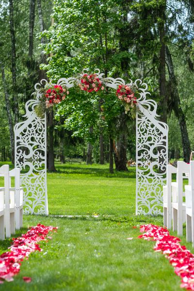تزیینات گل عروسی در هوای آزاد