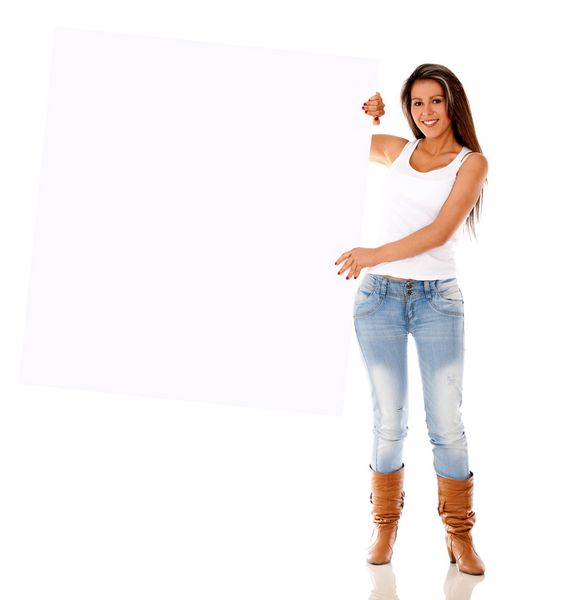 زنی که دارای یک بنر تبلیغاتی است بر روی یک پس زمینه سفید جدا شده است