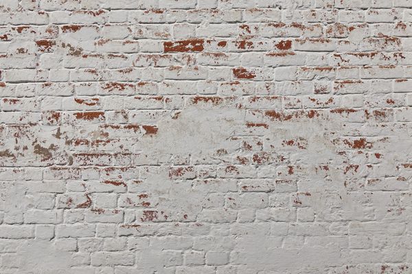 بافت دیوار آجر قدیمی قدیمی پس زمینه افقی Grun Red White Stonewall نمای ساختمان شبی با گچ آسیب دیده