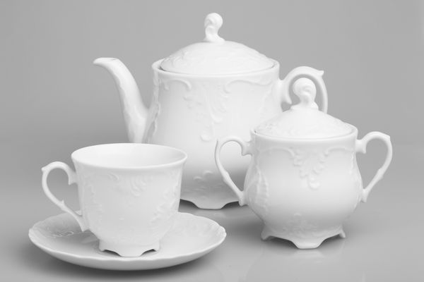 مجموعه چای سفید از سه تکه فنجان قوری و کاسه شکر تک رنگ