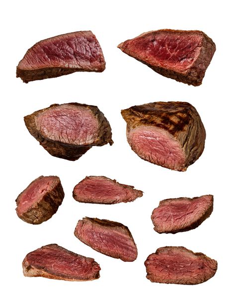 استیک های گوشت گاو کباب شده در انواع مختلف مجموعه ای جدا شده در زمینه سفید گوشت و برشهای کامل متوسط ​​انجام شده