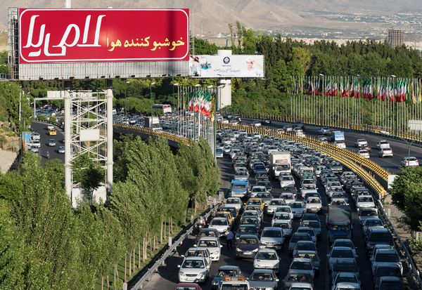 تهران ایران مه 2017 ترافیک نزدیک به مرکز شهر تهران