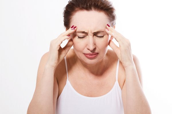 سردرد زن جدا شده است یائسگی میانسال