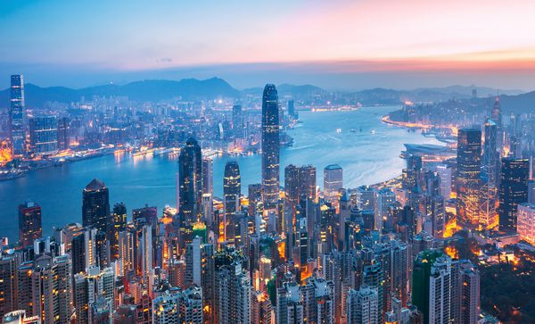 منظره شگفت انگیز در شهر هنگ کنگ از قله ویکتوریا چین