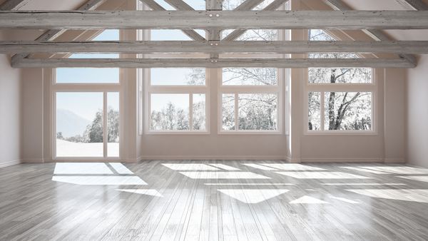 اتاق خالی در خانه لوکس اکو کفپوش پارکت و خرپایی سقف چوبی پنجره پانوراما در مزارع زمستانی طراحی داخلی معماری سفید مدرن تصویر سه بعدی