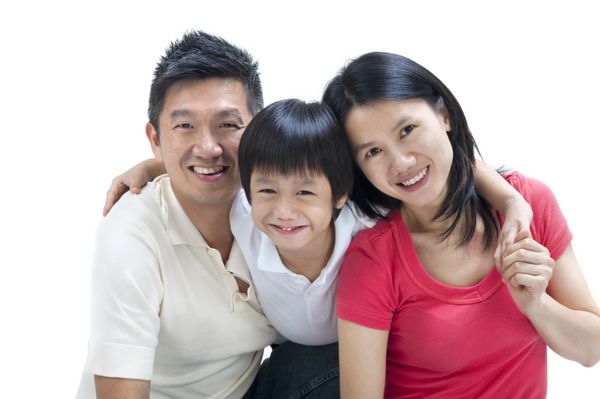 خانواده مبارک آسیایی با زمینه سفید