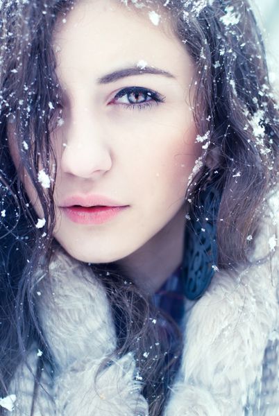 پرتره دختران زیبا در زمستان عکس ها با صدای سرد