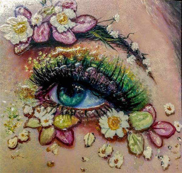 تابلو چشم زن زیبا آراسته شده با گل های کوچک