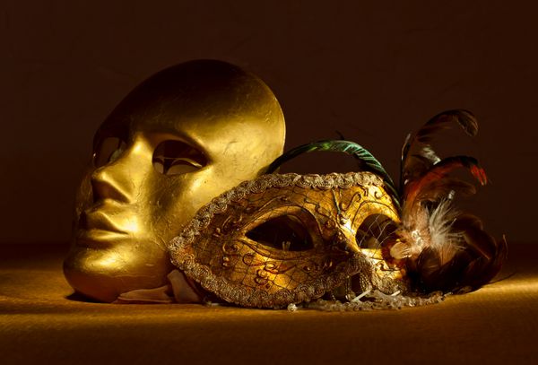دو ماسک طلایی ونیزی