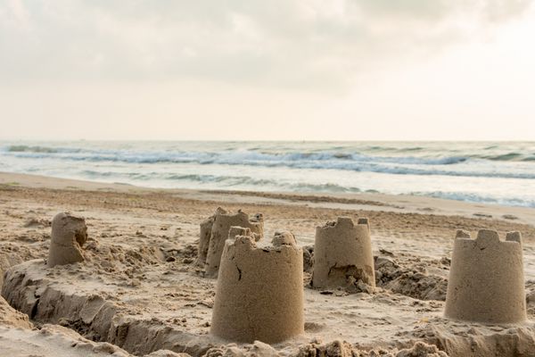 ماسه سنگ در ساحل مدیترانه ای گواردامار دل سگورا اسپانیا