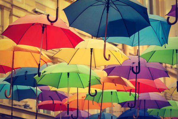 چترهای رنگارنگ