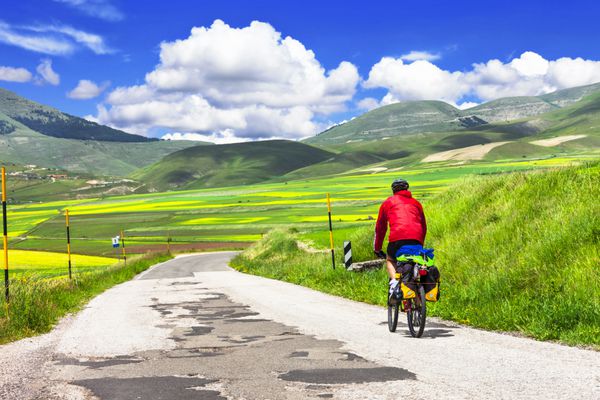 دوچرخه سواری در کوههای سیبیلینی ایتالیا فعالیتهای ورزشی در فضای باز