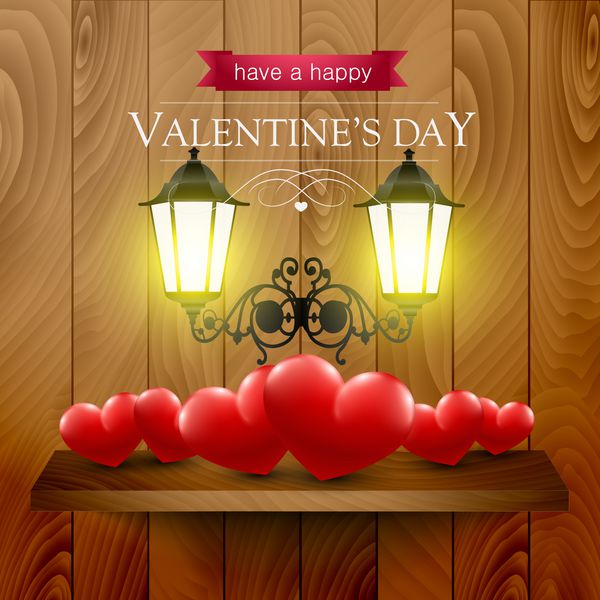 کارت روز ولنتاین با قلب و فانوس روی قفسه چوبی