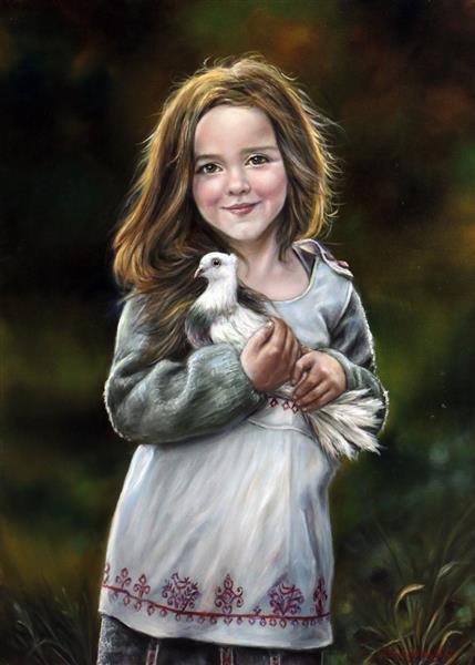 لبخند معصومانه دختر با کبوتر در آغوش نقاشی رنگ روغن