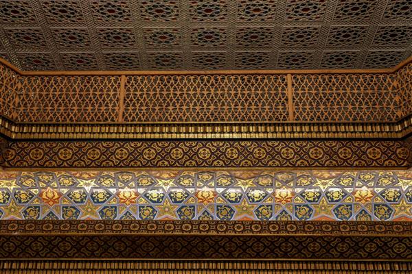 دیواری بالکن هنر طراحی دیوار و نقوش زیبای اسلیمی و ایرانی در معماری قدیم و باستانی