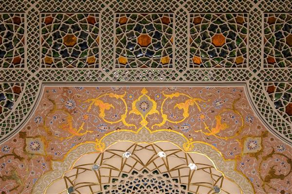 فرش سقفی هنر طراحی دیوار و نقوش زیبای اسلیمی و ایرانی در معماری قدیم و باستانی