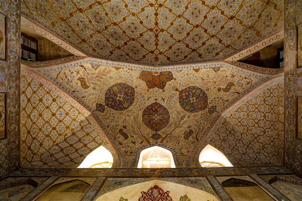 عالی قاپو اصفهان عکاسی هنری از سقف پوستر سقفی