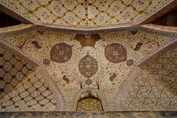 عالی قاپو اصفهان عکاسی هنری از سقف پوستر سقفی