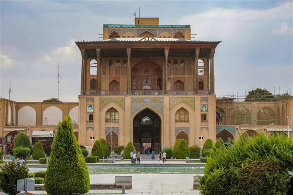 عالی قاپو اصفهان عکاسی نمای ساختمان در میدان نقش جهان