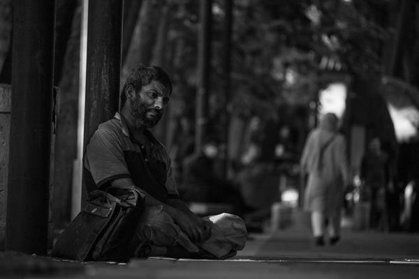 فقر تنهایی غم و اندوه مردم