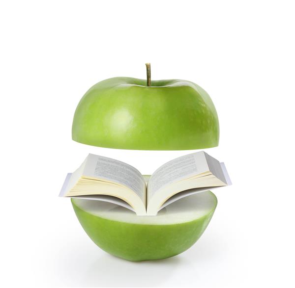 روی سیب روی زمینه سفید کتاب سبز کنید
