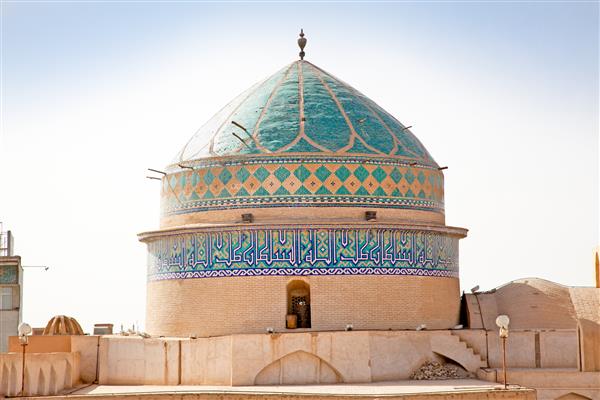 گنبد مسجد مجتمع تکیه امیر چخمق در شهر باستان یزد ایران