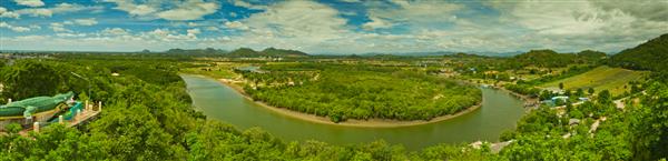 دیدگاه پانوراما از رودخانه پرانبوری در تایلند