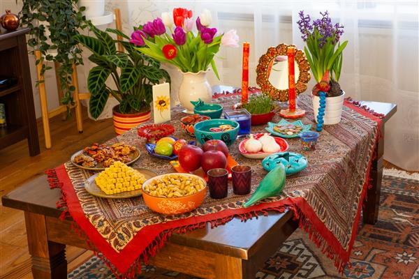 سفره هفت سین سنتی نوروز هفت سین همچنین به عنوان هفت سین به صورت مرتب سازی از هفت مورد نمادین است که به طور سنتی در نوروز سال جدید ایرانی نمایش داده می شود