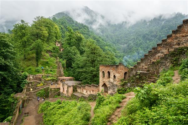 فومن ایران معماری قلعه رودخان در ایران قلعه رودخان قلعه ای قرون وسطایی با آجر و سنگ است که در 25 کیلومتری جنوب غربی شهر فومن در شمال ایران در استان گیلان واقع شده است