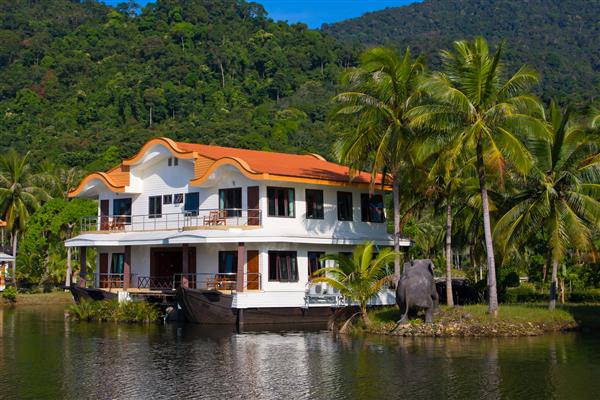 هتل گرمسیری در جنگل جزیره کوه چانگ تایلند
