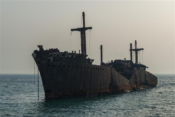 کشتی یونانی متروکه در نزدیکی جزیره کیش ایران