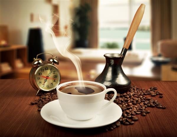 صبح با فنجان قهوه و ساعت زنگ دار