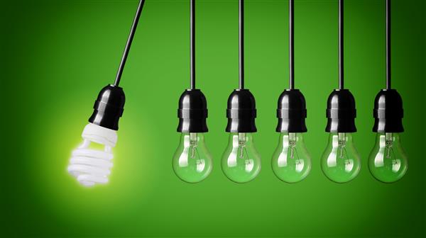 حرکت دائمی با لامپ کم مصرف ایده ایده در پس زمینه سبز