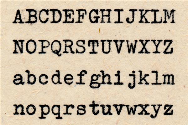 نامه هایی که با ماشین تحریر روی کاغذهای قدیمی نوشته شده اند
