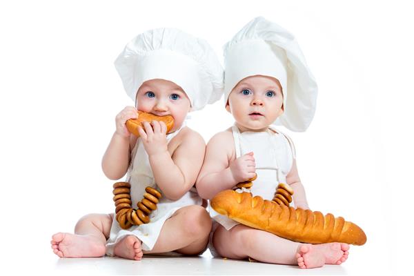 نانوایان کوچک پسر و دختر بچه ها