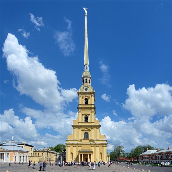 کلیسای جامع پیتر و پل در قلعه پیتر و پاول سن پترزبورگ روسیه