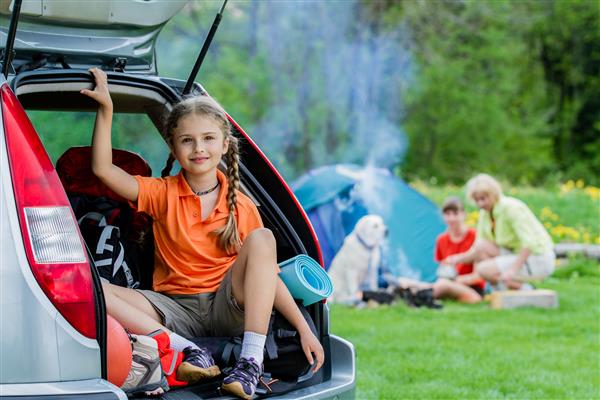 اردوی تابستانی تعطیلات تابستانی - خانواده در اردوگاه تابستانی