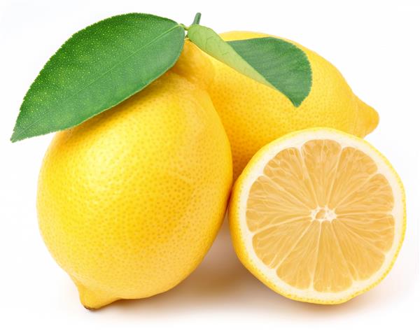 لیمو با برش لیمو و برگهای جدا شده روی یک زمینه سفید