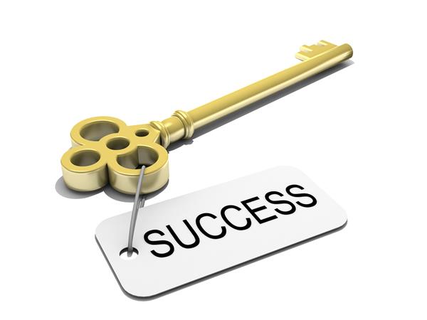 یک کلید با کلمه موفقیت مفهوم تجارت