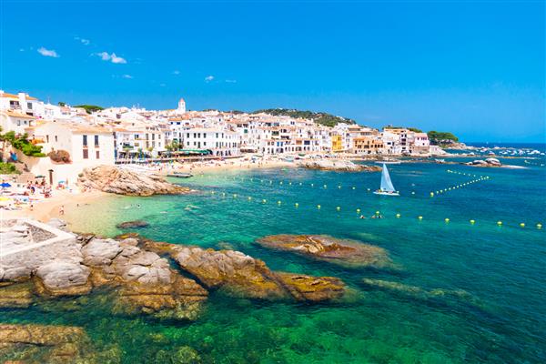 دهکده ماهیگیر سفید و مقصد محبوب سفر و تعطیلات در کاتالونیا اسپانیا