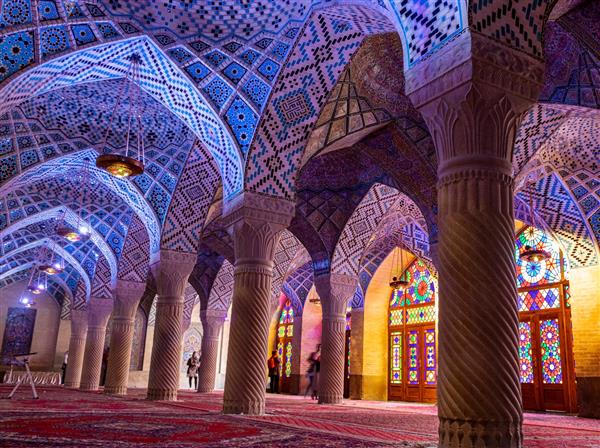 مسجد نصیر الملک شیراز ایران فضای داخلی