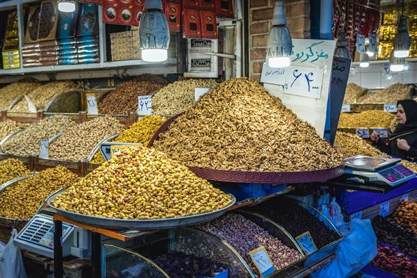 تهران ایران آجیل روی غرفه بازار بزرگ