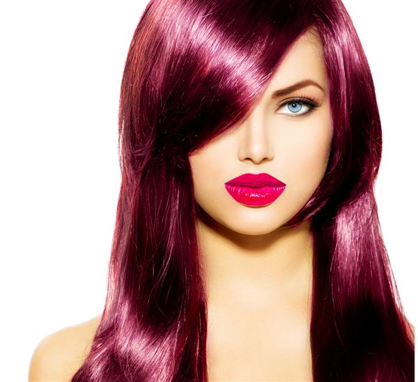 دختر زیبا با موهای بلند سالم و چشمان آبی زن مدل زیبایی با آرایش حرفه ای رژ لب قرمز مدل مو مدل موی شیک حاشیه موهای صاف مد برنامه های افزودنی رنگ کردن مو
