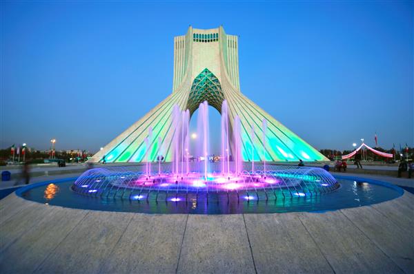 تهران برج آزادی در سال 1972 ساخته شده و 45 متر ارتفاع دارد