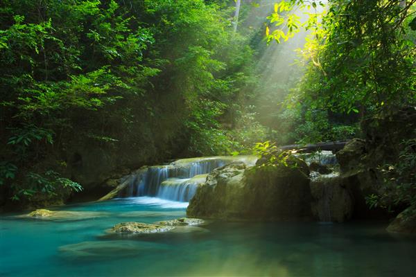 نمای آرامش بخش از آبشار پارک ملی ایروان تایلند