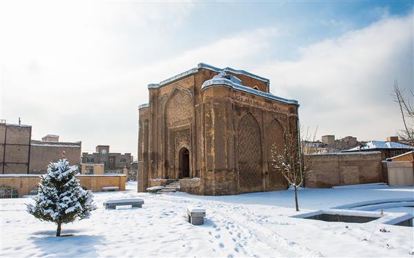 گنبد علویان در زمستان در همدان ایران میراث فرهنگی ایران