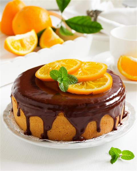 کیک نارنجی با شکلات و برش های پرتقال
