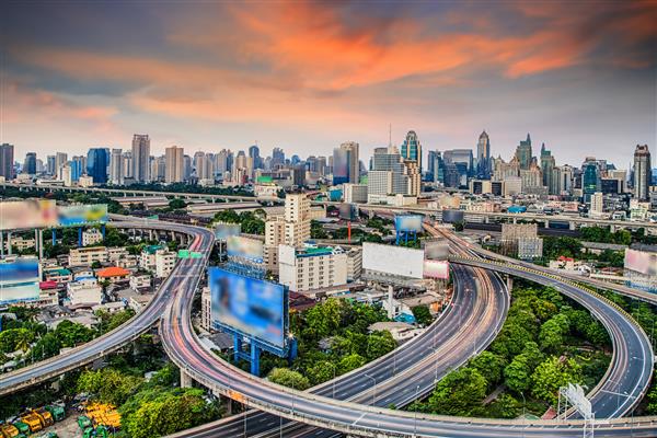 نمای شبانه شهر بانکوک با اصلی ترین مسیر ترافیکی